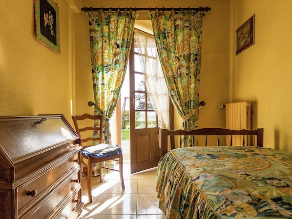 House | Room amenity - Historic Tower Home in Brignac (Brignac-la-Plaine)
