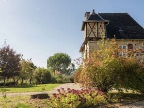 Exterior - Historic Tower Home in Brignac (Brignac-la-Plaine)
