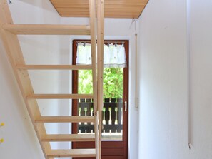 5 Schlafzimmer, Babybetten, individuell eingerichtet, Bettwäsche