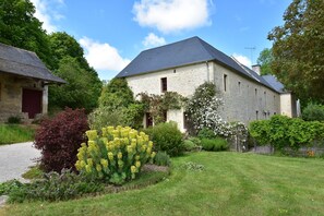 Exterior - Manor in Normandy With Spa and Pool (Ponts sur Seulles)