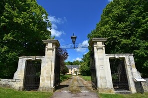 View from property - Manor in Normandy With Spa and Pool (Ponts sur Seulles)
