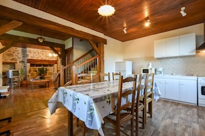 House | Dining - Senezergues Garden Hideaway (Senezergues)