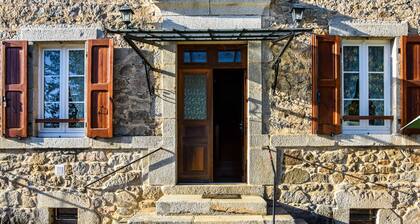 Senezergues Garden Hideaway
