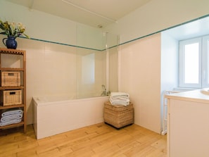 Rumah | Kamar mandi | Kombinasi shower/bathtub dan handuk