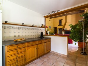 House | Private kitchen - Poolside Haven in Salles (Salles-de-Belvès)