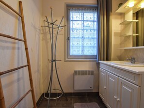 House | Bathroom | Shower - Spacious Holiday Home With Private Swimming Pool in Vitrac (Vitrac)