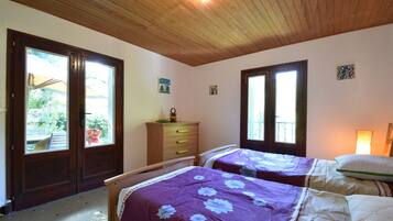 House | 4 bedrooms, individually furnished, bed sheets
