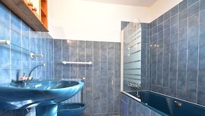 House | Bathroom - Modern Holiday Home in Besse With Private Pool (Besse)