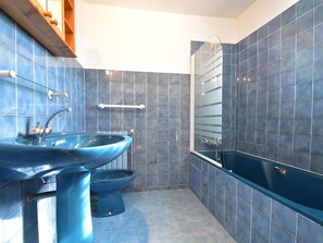 Ferienhaus | Badezimmer | Duschwanne