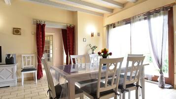 Villa | Dining