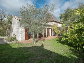 Garden - Charming Retreat in Bouniagues (Bouniagues)