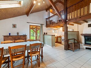 Dining - Gorgeous Holiday Home in Loubejac With Garden (Loubejac)