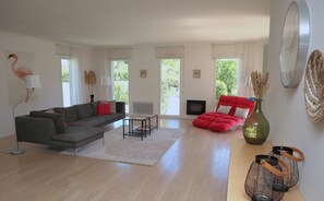 Villa | Living room - Spacious Villa With Heated Pool and EV Charger (Castelnau-d'Aude)