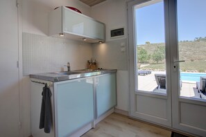 Villa | Private kitchen - Spacious Villa With Heated Pool and EV Charger (Castelnau-d'Aude)