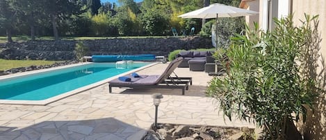 Villa | Alberca | Alberca techada y alberca al aire libre