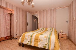 House | 2 bedrooms, individually furnished - House in Perigord Near Medieval Villages (Prats-du-Perigord)