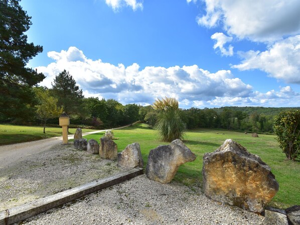 Exterior - Hilltop Haven in Meyrals (Les Eyzies)