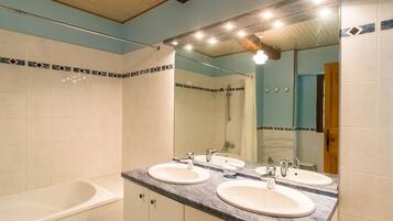 Rumah | Kamar mandi | Bathtub