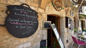 Exterior - Holiday Home in the Forest, With Private Pool, 15km From Périgueux (Sanilhac)