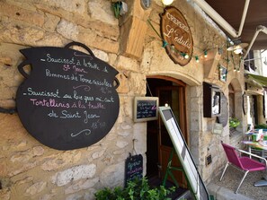 Exterior - Holiday Home in the Forest, With Private Pool, 15km From Périgueux (Sanilhac)