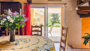 Dining - Holiday Home in the Forest, With Private Pool, 15km From Périgueux (Sanilhac)