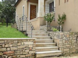 Reception - Attractive Holiday Home in Vézénobres With Swimming Pool (Vezenobres)