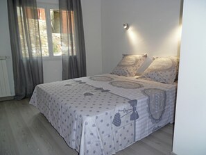 Villa - Peaceful Poolside Escape (Montouliers)