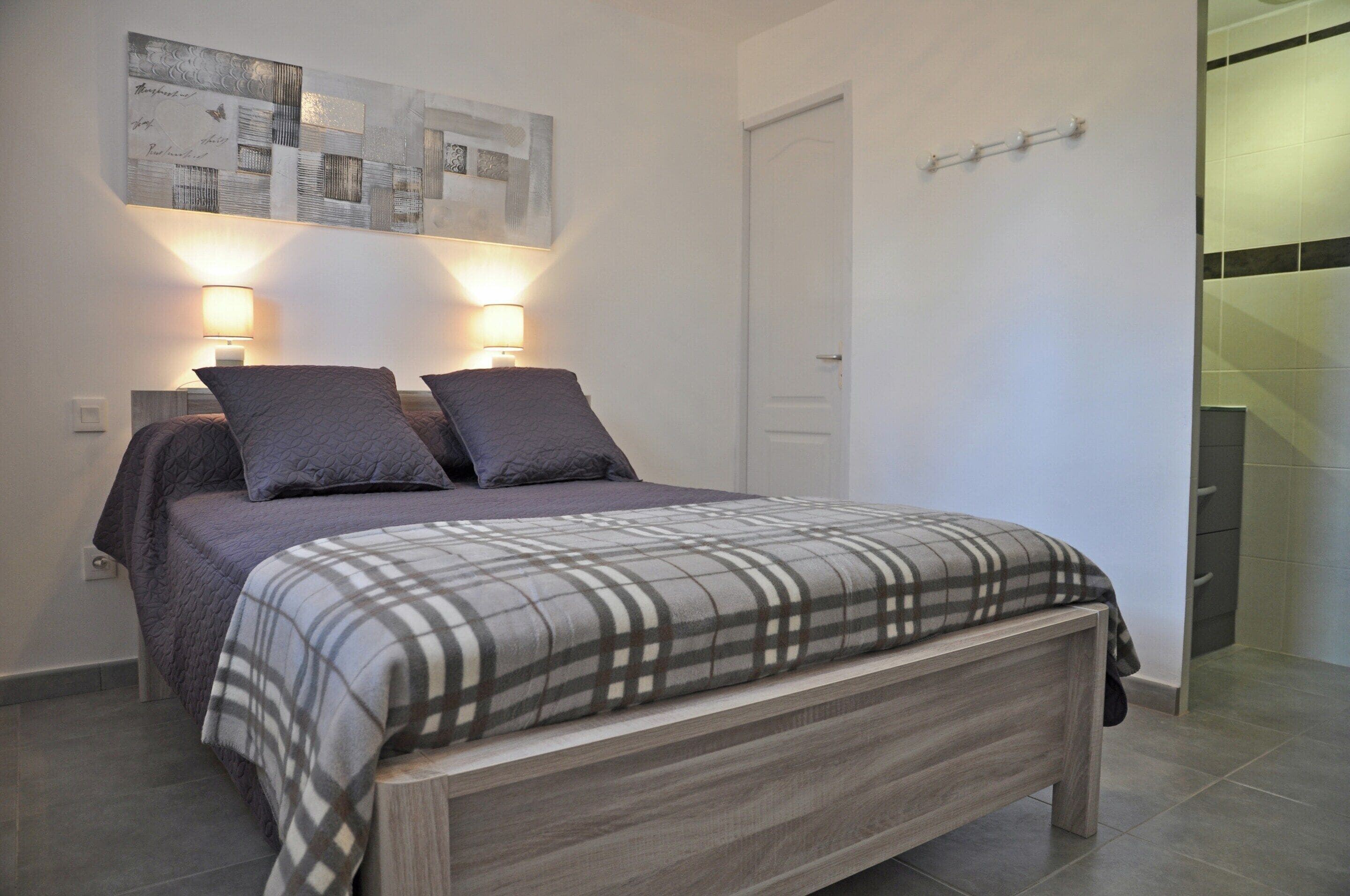 5 bedrooms, individually furnished