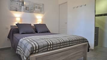 5 bedrooms, individually furnished