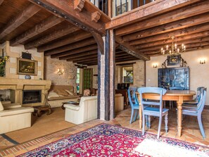 Dining - Quaint Mansion in Aquitaine With Jacuzzi (Corgnac-sur-l'Isle)