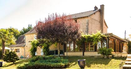 Quaint Mansion in Aquitaine With Jacuzzi