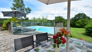 Outdoor dining - Holiday Home With Very Beautiful View of Marquay , Close to the Caves (Marquay)