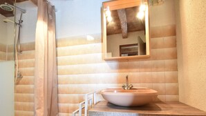 House | Bathroom - Holiday Home With Very Beautiful View of Marquay , Close to the Caves (Marquay)
