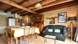 House | Living room | DVD player - Holiday Home With Very Beautiful View of Marquay , Close to the Caves (Marquay)