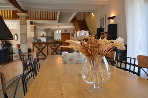 House | Interior detail - Family Retreat in Thedirac (Thedirac)