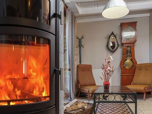 House | Interior detail - Family Retreat in Thedirac (Thedirac)