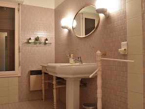 Bungalow | Kamar mandi | Shower
