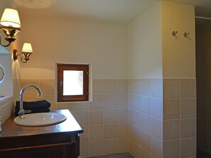 Bathroom - Villa in the Cevennes on the Border of the Ardèche and Stunning Views of a Lake (Pied-de-Borne)