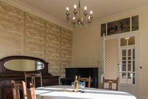 House | Dining - Stylish Mansion in Savignac (Savignac-Ledrier)