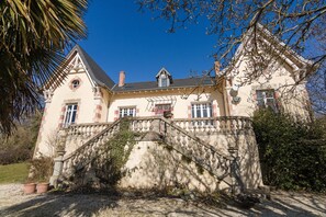 Exterior - Stylish Mansion in Savignac (Savignac-Ledrier)