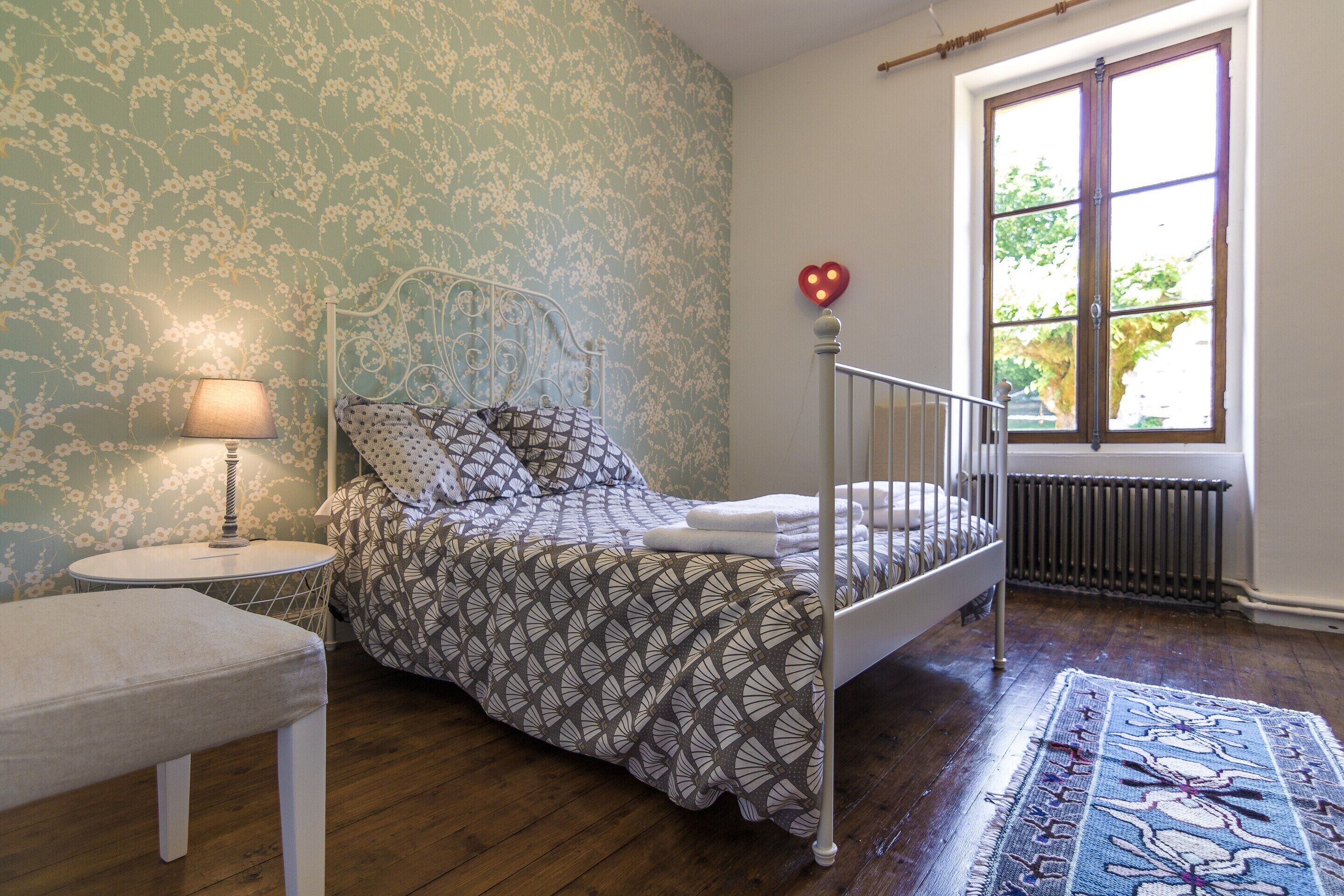 House | 4 bedrooms, individually furnished, iron/ironing board, bed sheets