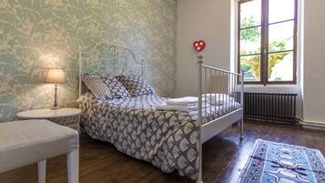 4 bedrooms, individually furnished, iron/ironing board, bed sheets