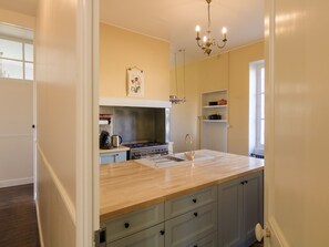 House | Private kitchen - Stylish Mansion in Savignac (Savignac-Ledrier)