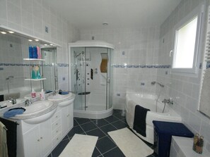 Villa | Salle de bain | Baignoire