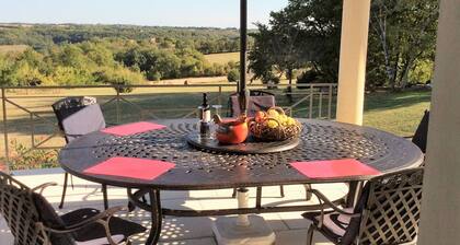 Cozy Holiday Home in Montaigu-de-quercy With Swimming Pool