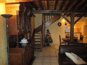 House | Living room | Fireplace - Holiday Home in Isenay Near Lake and Forest (Isenay)