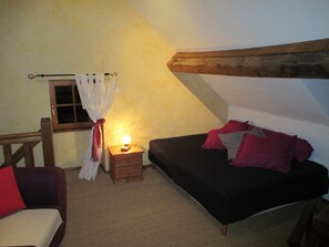 House | 1 bedroom, individually furnished, bed sheets - Holiday Home in Isenay Near Lake and Forest (Isenay)