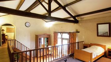 5 bedrooms, individually furnished, bed sheets