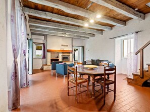 Dining - Cozy Holiday Home in Loubejac With Forest Near (Loubejac)