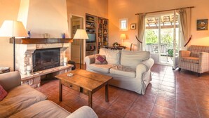 Unclassified image, 5 of 37, button - Single Storey Villa With Private Pool and Large Garden on the Edge of Wine Village (Saint-Jean-de-Minervois)